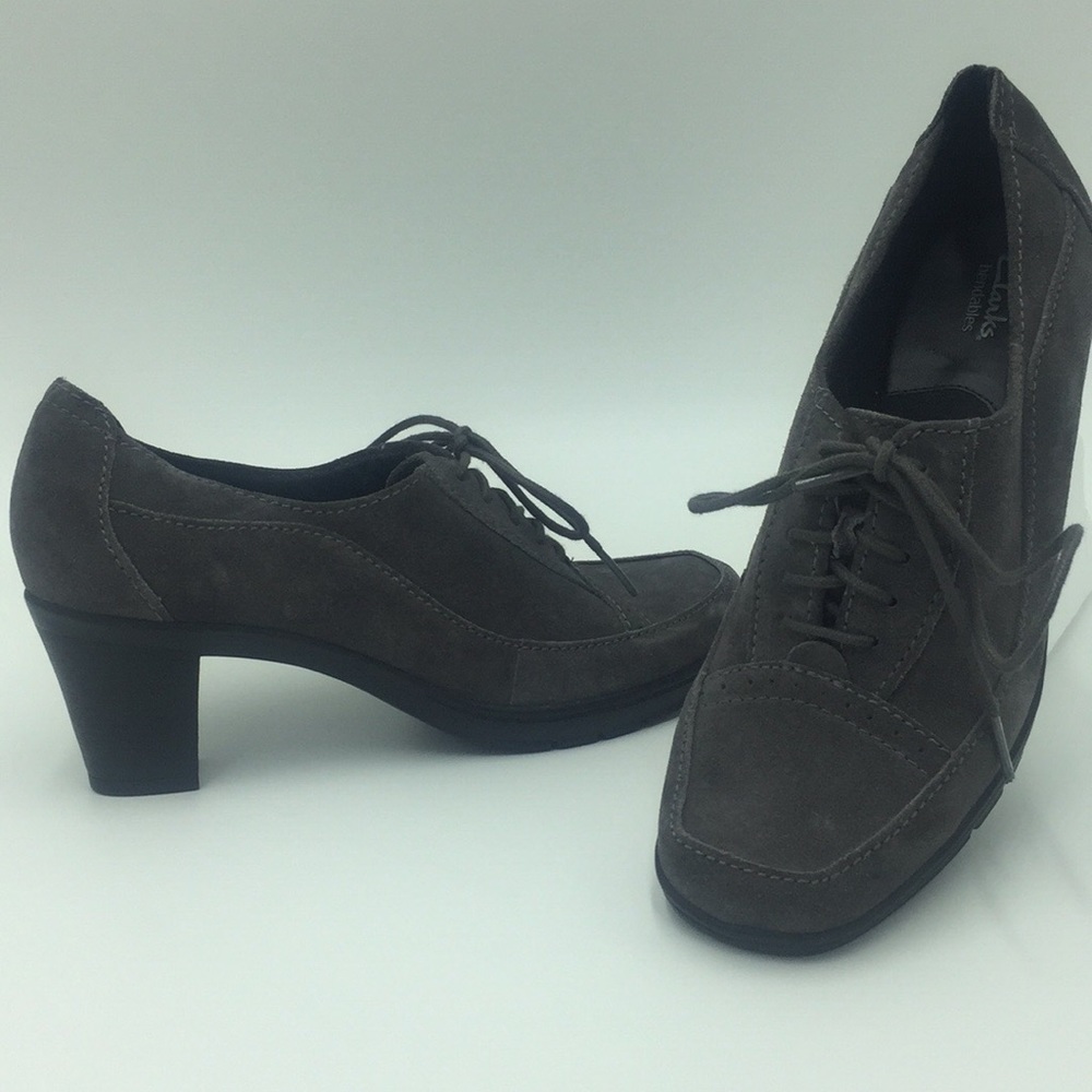 NWOT Clark’s bendables suede lace up booties